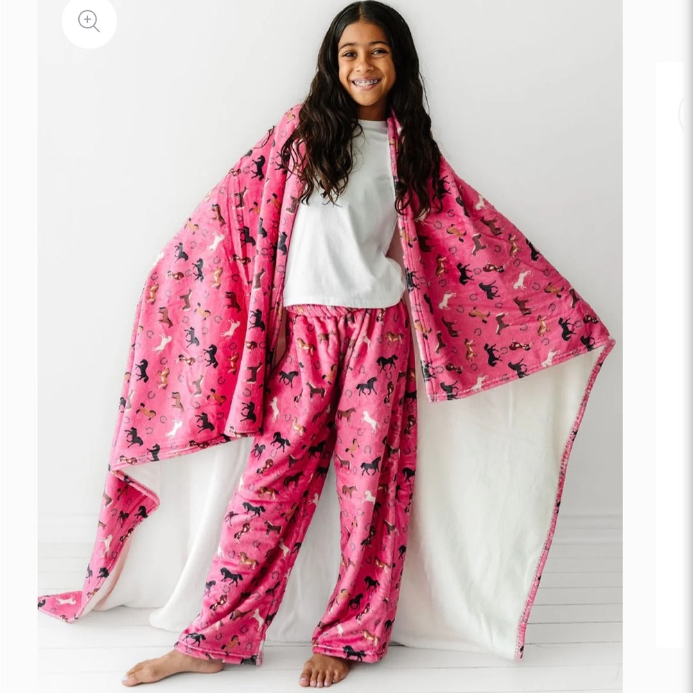NEW Macaron + Me plush blanket